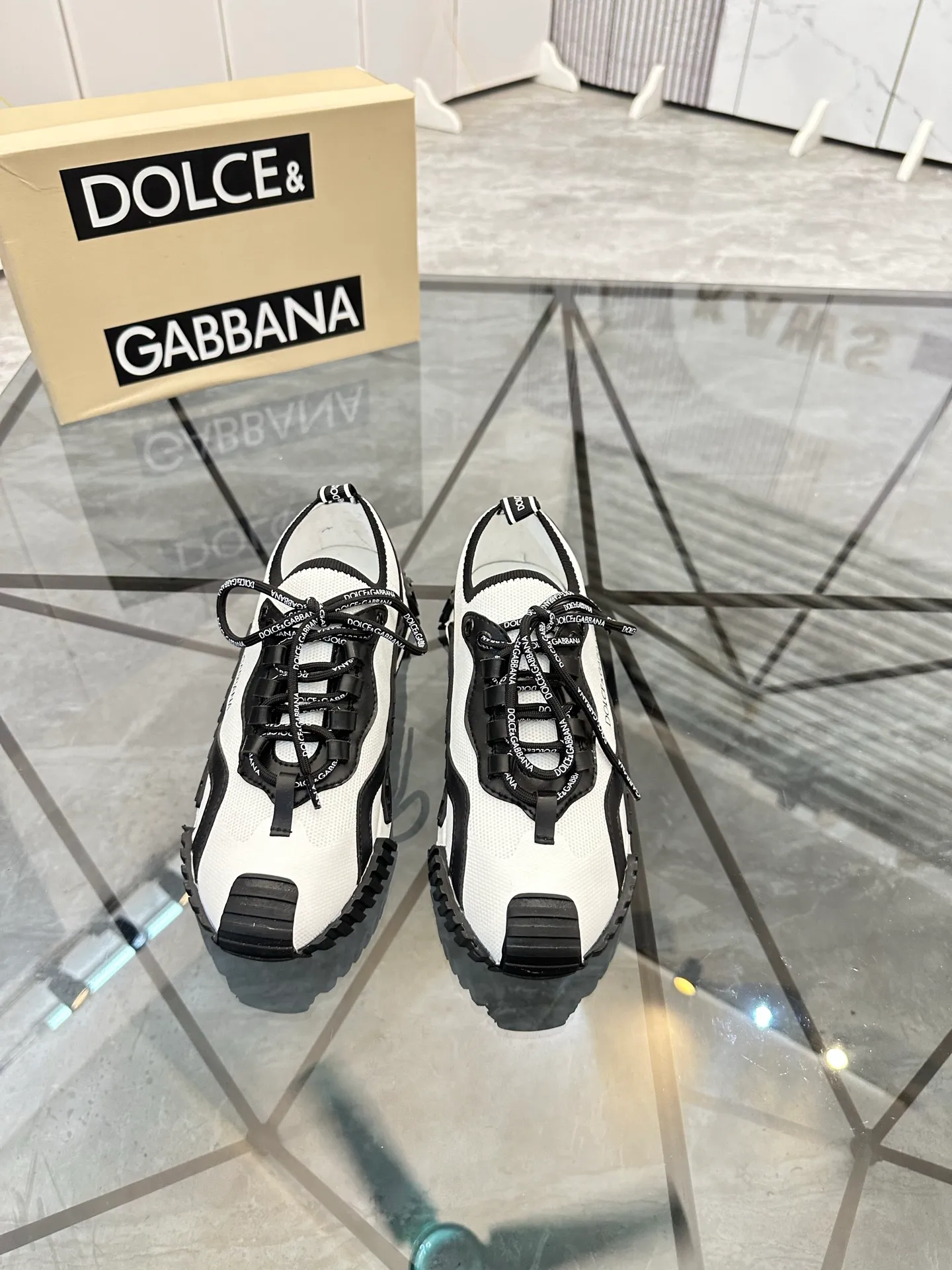 Men's shoes: 💰P460¥ Product trademark: DG "Dolce & Gabbana*" low-top sneakers Regular size: 35-44 (can be customized to 45.46.) Couple style Product materials: Upper imported cowhide stitching original material, breathable lining, original outsole. Number: 803
